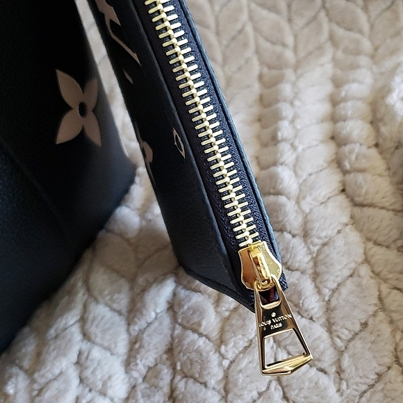 Louis Vuitton NeoNoe Giant Flower Monogram Black Creme Empreinte  Bi-Color Bag - Picture 14 of 17